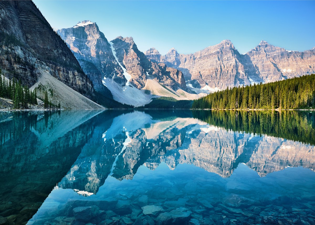 Moraine Lake surrounded by mountains in Banff National Park, Canada